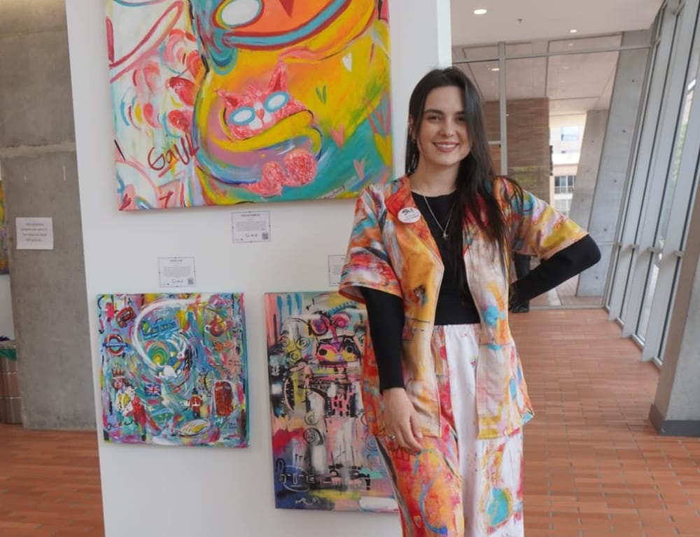 Sara Alarcón revoluciona el arte contemporáneo con su exhibición "Colores distorsionados" imagen de la publicación