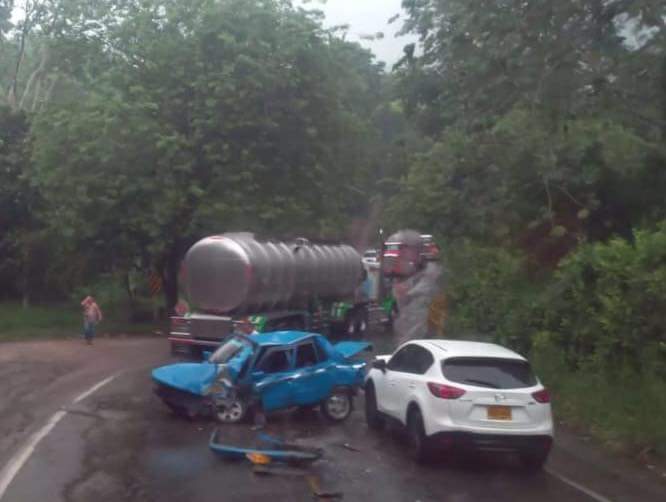 Choque en el Puente de Cachiricito mantiene paso lento vía Rionegro imagen de la publicación
