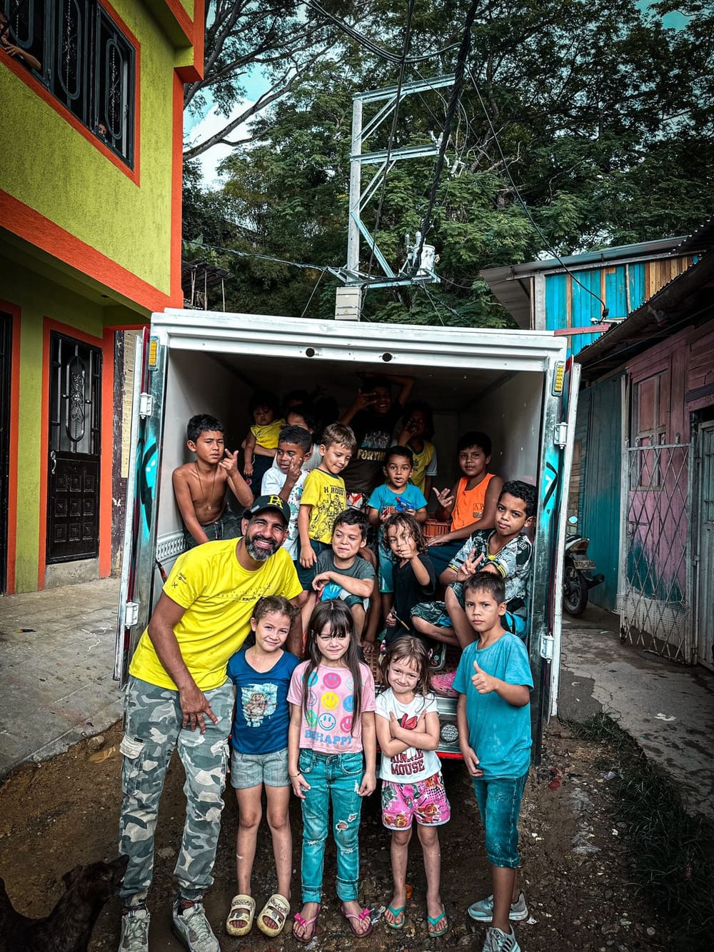 Víctor Gonzáles y Mica Sonrisas: Un viaje de generosidad y cambio social imagen de la publicación