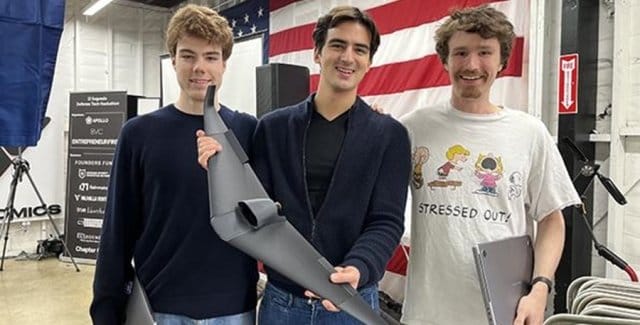 Jóvenes de EE.UU. crean dron sin GPS que impresiona al Pentágono imagen de la publicación