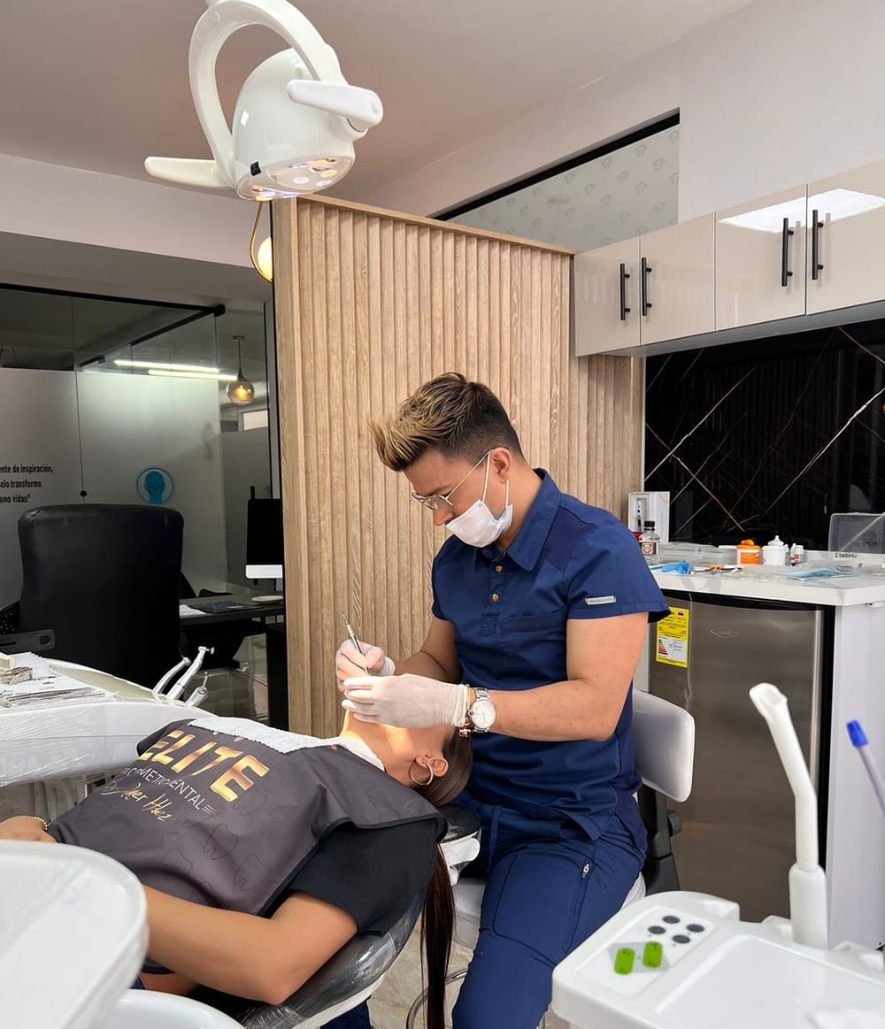 Cómo influye la sonrisa en el éxito laboral y social imagen de la publicación