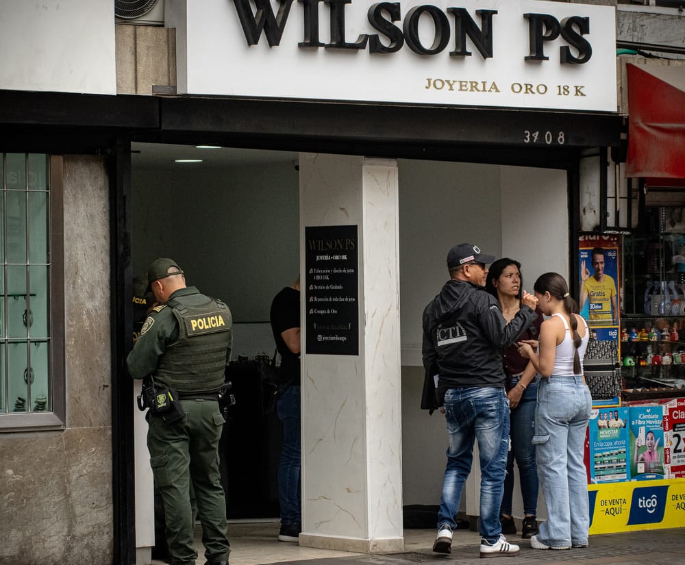 Vigilante y dueño de joyería enfrentaron a los atracadores imagen de la publicación