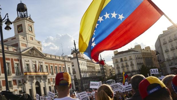 Venezolanos piden agilizar permisos de residencia en España tras crisis electoral imagen de la publicación