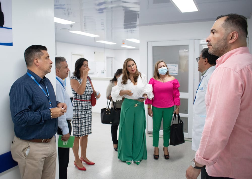 HUS entrega al servicio áreas neonatales y zonas de atención a docentes de Santander imagen de la publicación