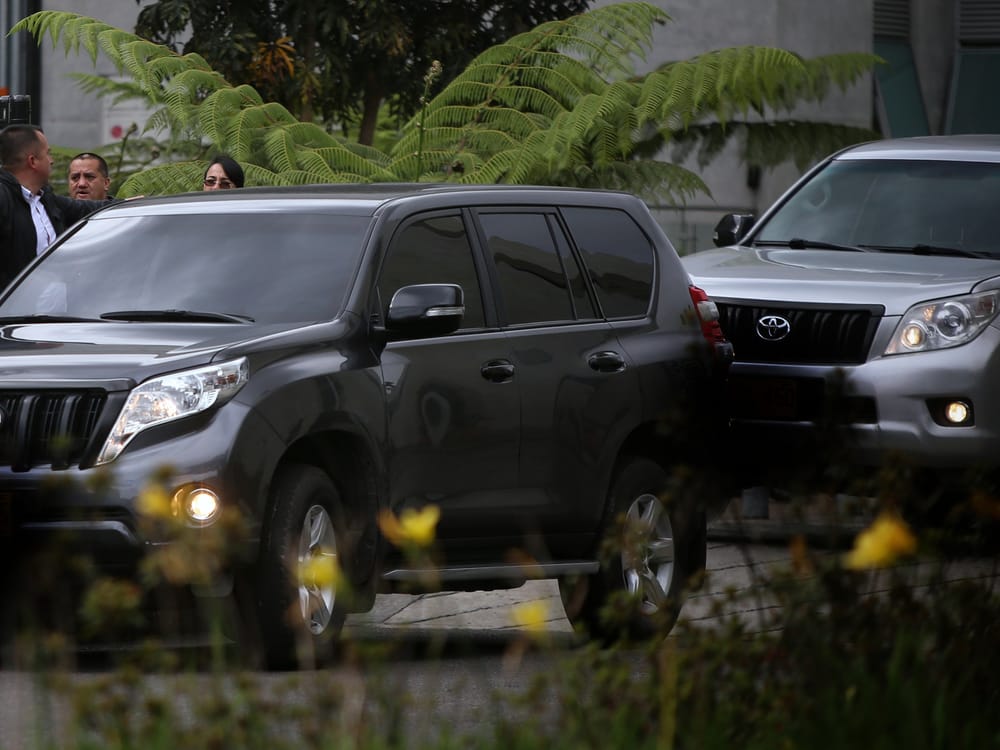 ESCÁNDALO por entrega de carros blindados a congresistas Vehículos han costado $5.3 billones de pesos imagen de la publicación