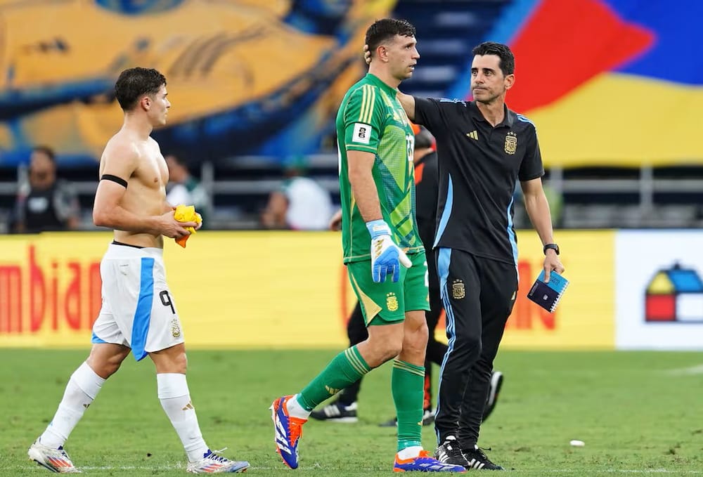 Se podría dar sanción por bochornoso acto del ‘Dibu’ Martínez imagen de la publicación