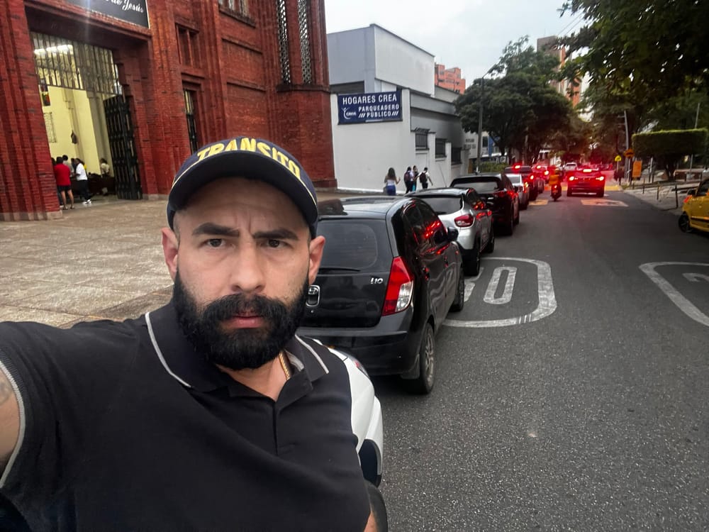 Así se despidió Carlos Bueno de la Dirección de Tránsito de Bucaramanga tras 22 meses en la entidad imagen de la publicación
