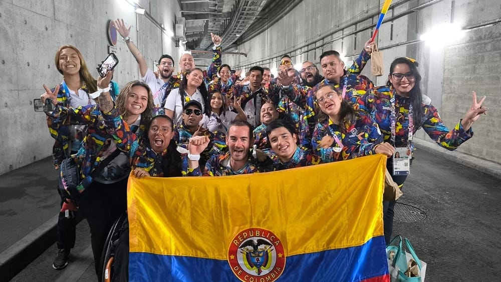 Bañados en júbilo y medallas, así regresó la comitiva de colombianos de los Juegos Paralímpicos 2024 imagen de la publicación