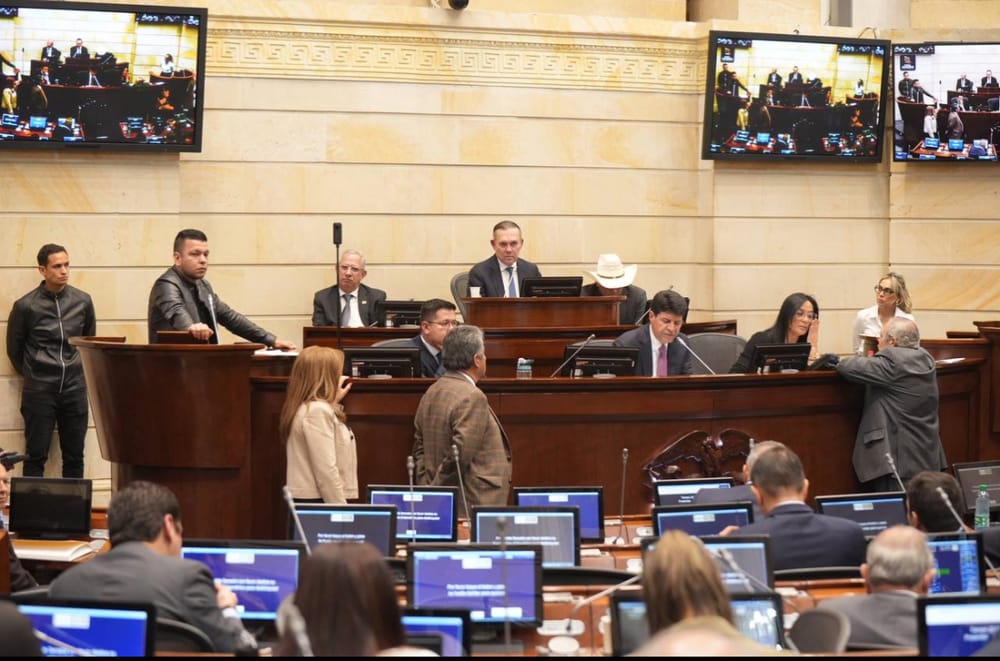 Senador JP Hernández le cantó la tabla a MinHacienda: “Responda por corrupción” imagen de la publicación