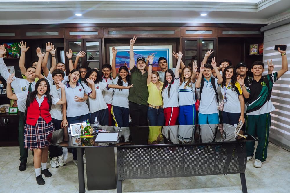 Visita de personeros y contralores escolares al despacho municipal en Barrancabermeja imagen de la publicación