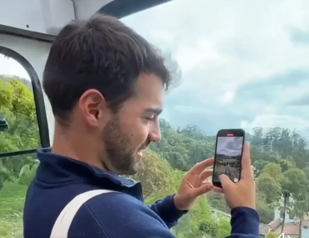 Tiktoker español sufre robo de monos en Amazonas imagen de la publicación