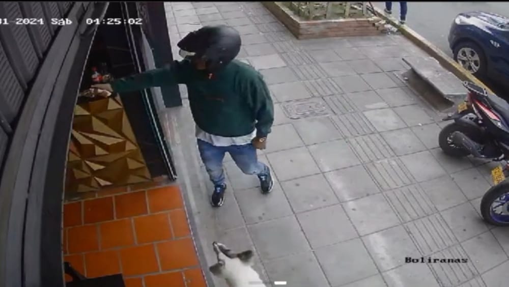 A mano armada criminales robaron local en Bucaramanga imagen de la publicación