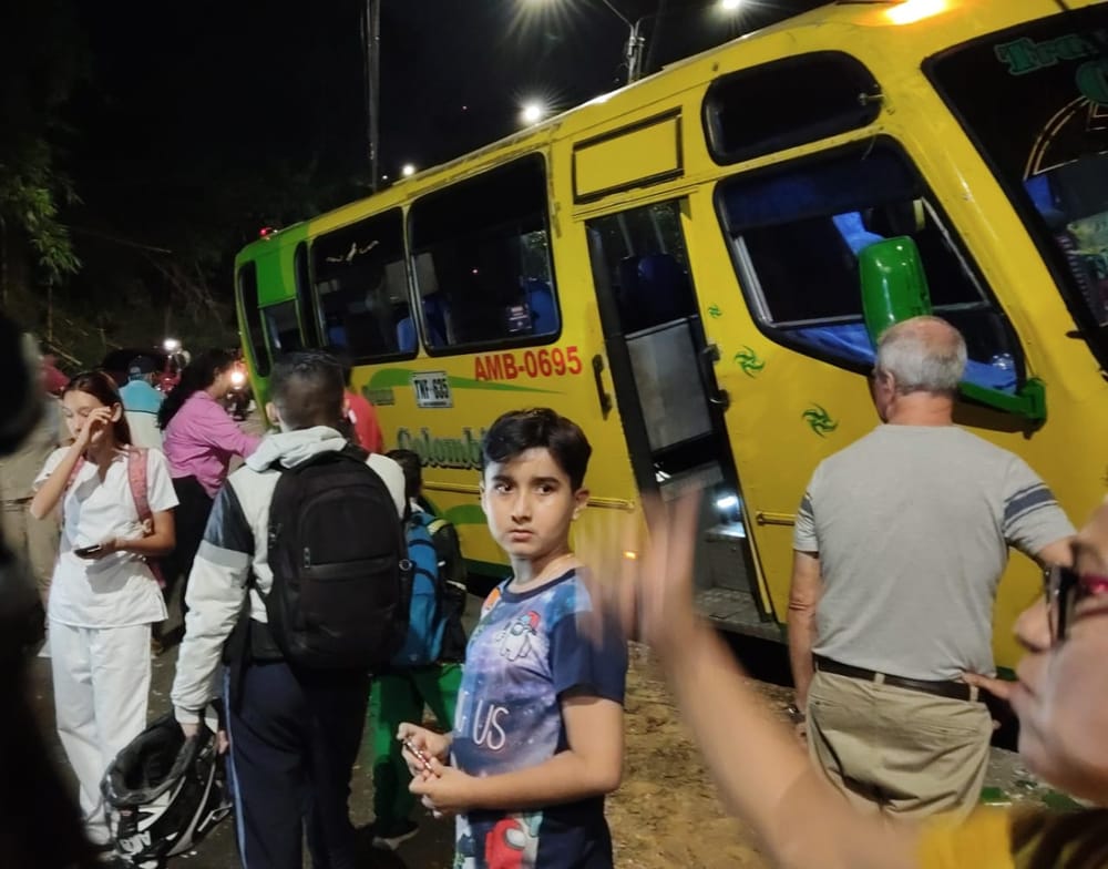 VIDEO: Falla mecánica en un bus estuvo a punto de generar una tragedia en Bucaramanga imagen de la publicación