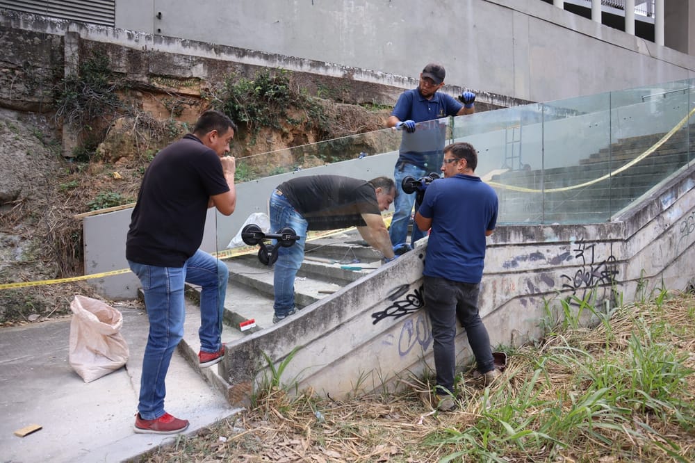 Centro de Convenciones Neomundo en Bucaramanga luce renovado tras intervención de vidrios imagen de la publicación