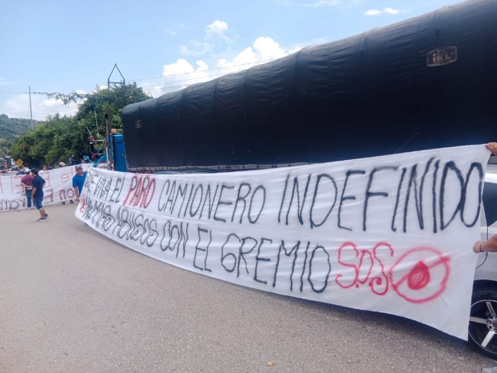 Paro camionero paraliza transporte en Bucaramanga y deja 'varados' a cientos de pasajeros imagen de la publicación