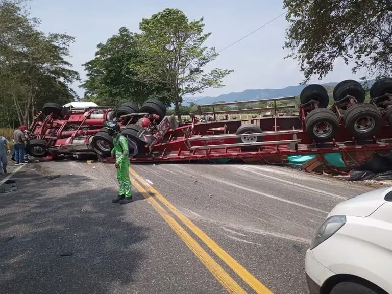 Siniestro en la vía Honda-La Dorada deja cinco fallecidos, incluido un menor de edad imagen de la publicación