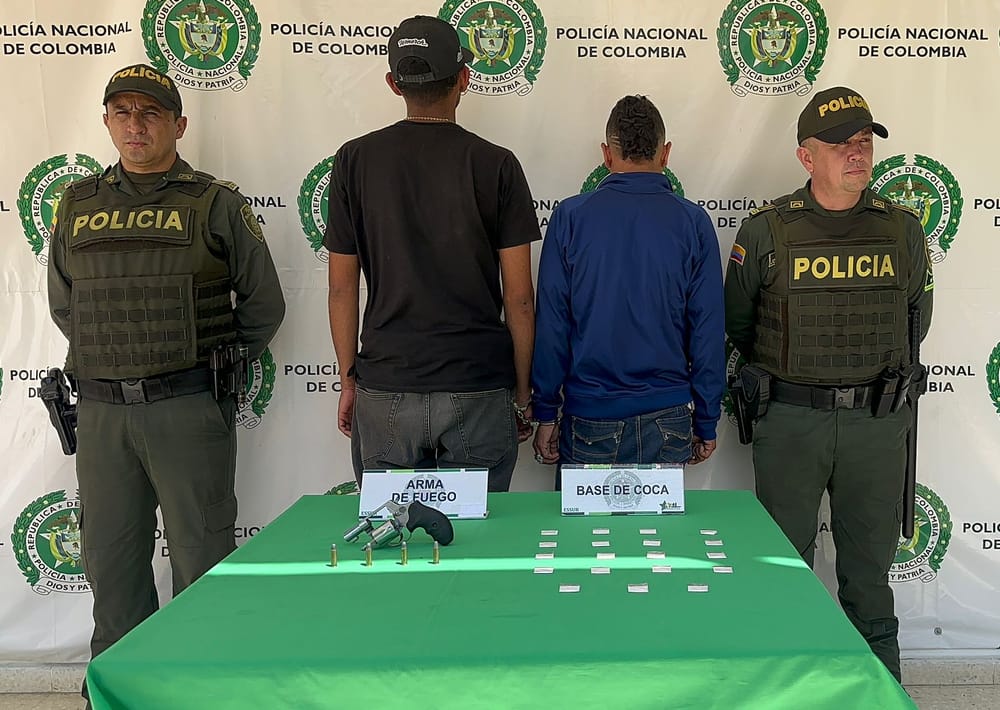 Capturan a dos hombres con estupefacientes y armas en Bucaramanga imagen de la publicación