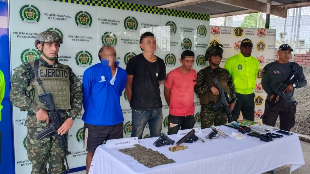 VIDEO. Capturan a tres presuntos miembros del Clan del Golfo en Cantagallo imagen de la publicación