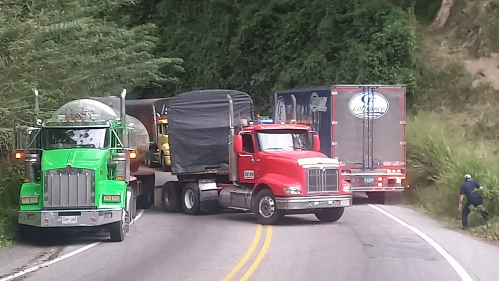 VIDEO. Choque de mulas colapsó movilidad en Portachuelo imagen de la publicación