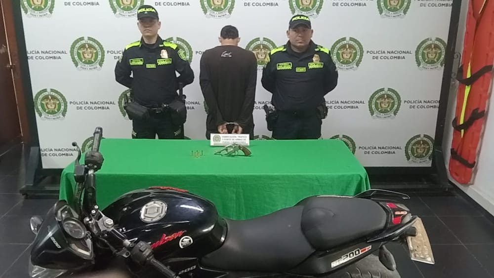 Menor enfrentará la justicia por andar armado en una moto adulterada imagen de la publicación