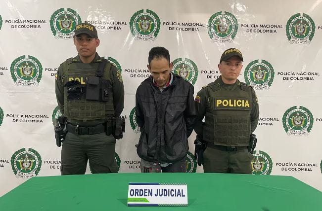 Con 23 anotaciones judiciales hombre caminaba tranquilamente por Bucaramanga imagen de la publicación