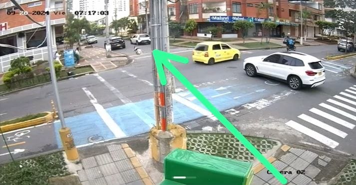 VIDEO. Arrolló a dos mujeres y se fugó en La Aurora imagen de la publicación