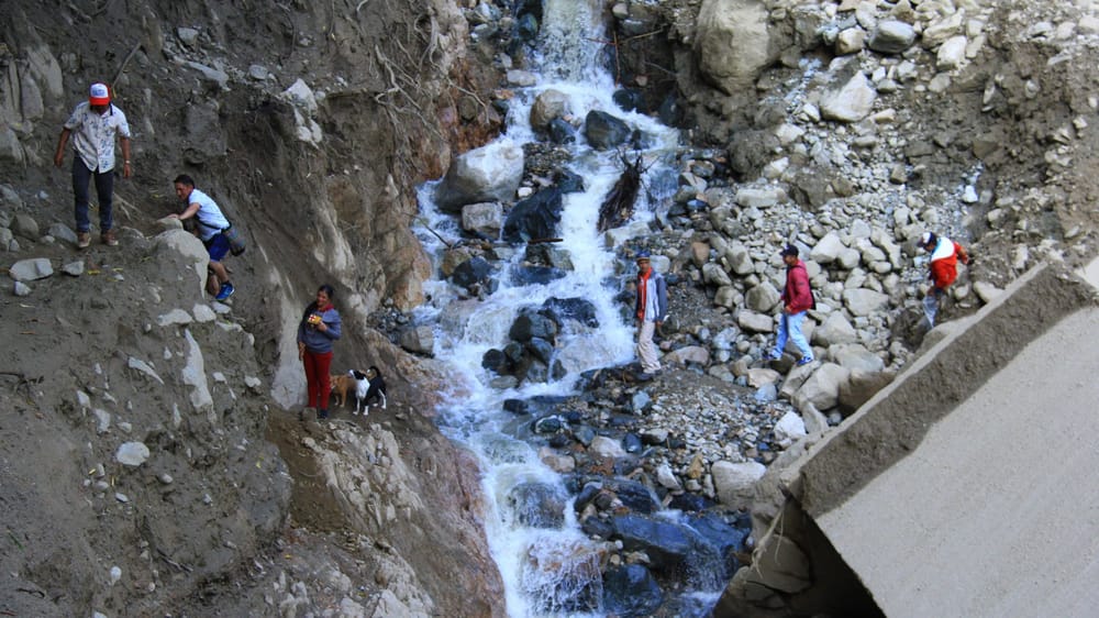 Fuerte aguacero en Guaca dejó a 18 familias incomunicadas imagen de la publicación