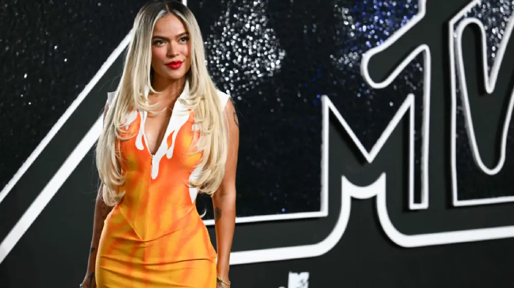 Karol G en la mira por su vestido en los MTV VMAs imagen de la publicación