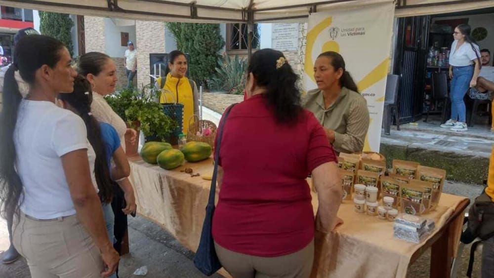 Mercado campesino fortaleció la reparación colectiva en Santa Helena del Opón imagen de la publicación