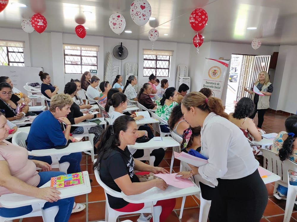 Mujeres emprendedoras culminan el programa 'Emprendiendo desde el Ser' imagen de la publicación