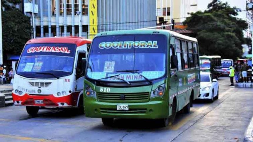 VIDEO: Chofer baila en concurso callejero y deja a sus pasajeros esperando imagen de la publicación