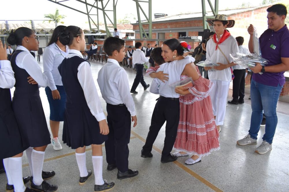 Generosa donación beneficia a estudiantes de Guadalupe imagen de la publicación