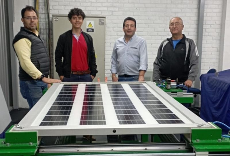 Jóvenes bumangueses crean sistema de refrigeración para paneles solares imagen de la publicación