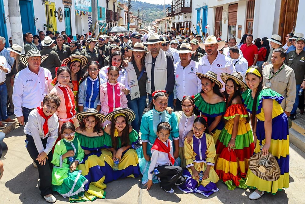 Gobernador Juvenal Díaz Mateus reafirmó compromisos con Zapatoca imagen de la publicación