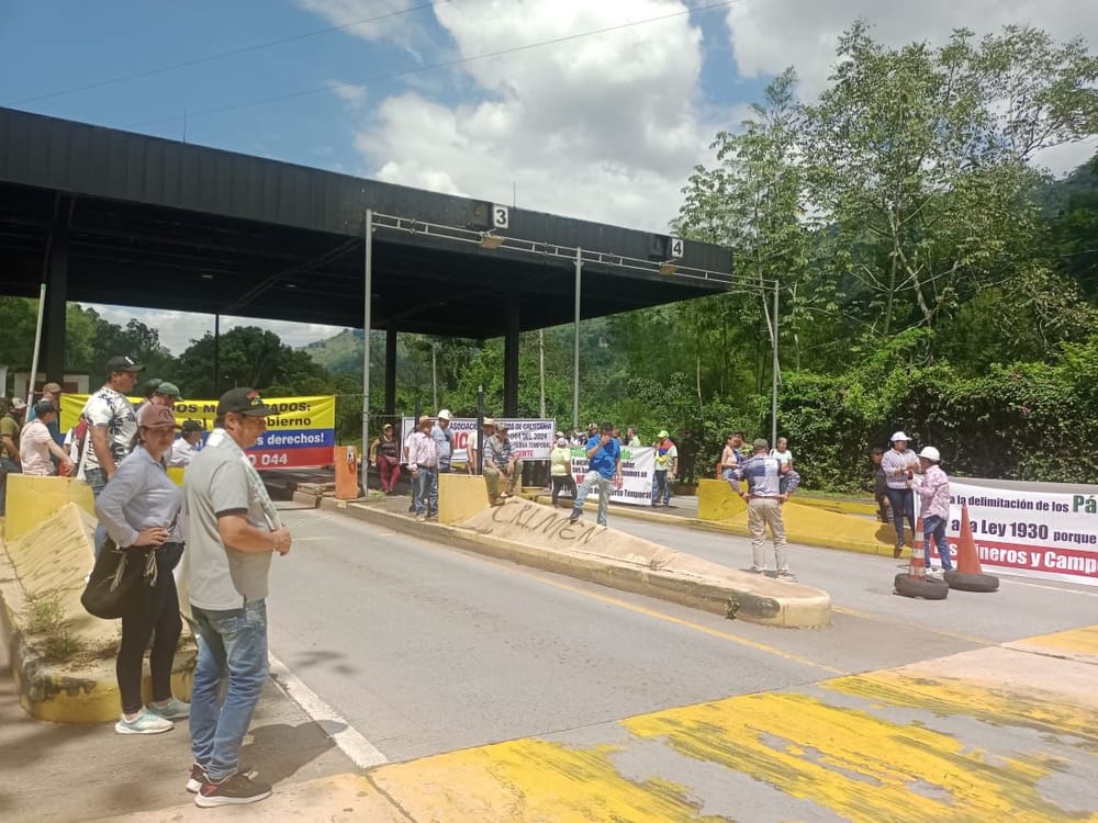 Mineros denuncian "jugadita" del Gobierno Nacional para excluir el Decreto 044 de las mesas de negociación del Paro Minero imagen de la publicación