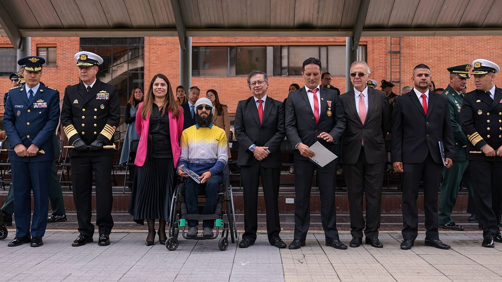 Petro propone construcción de vivienda militar para veteranos a través de los batallones de ingenieros imagen de la publicación