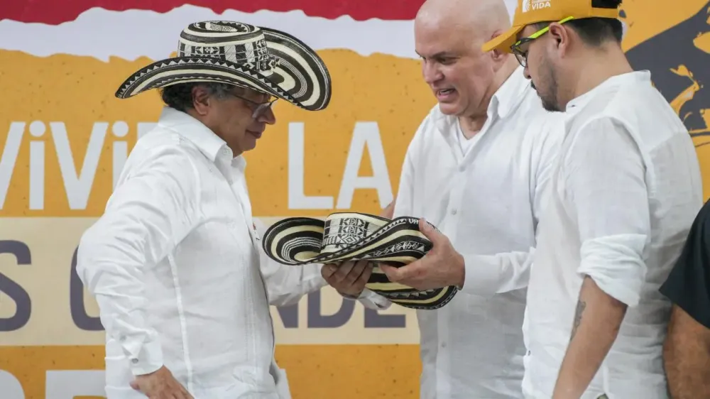 Petro propone a exparamilitares como gestores de paz en Montería imagen de la publicación