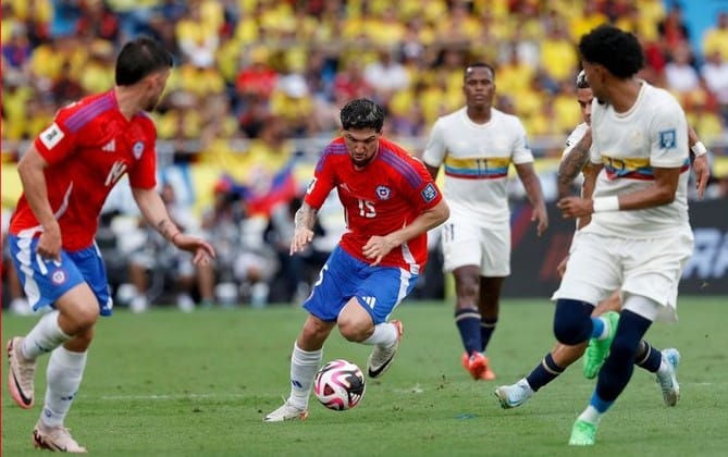 Colombia aplastó a Chile por CUATRO goles a cero imagen de la publicación
