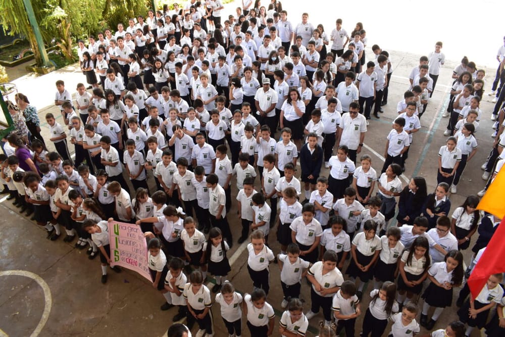 Colegio de Simacota renueva sus aulas tras donación tecnológica imagen de la publicación