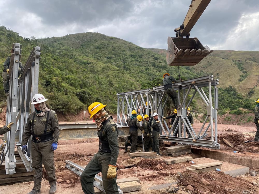 Ingenieros militares y reservistas: Construyendo  puentes hacia un futuro mejor imagen de la publicación