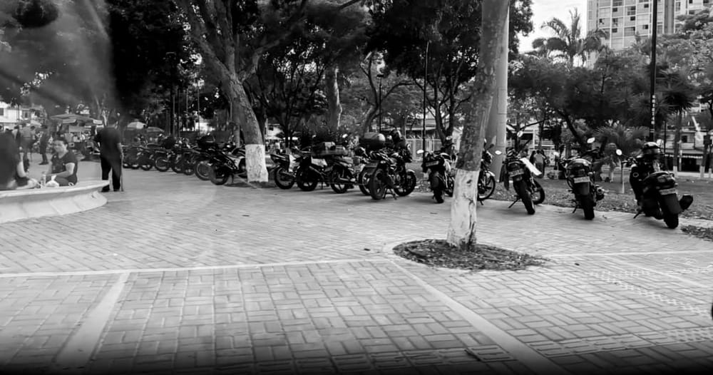 Alcalde desalojó un ‘parqueadero pirata’ en el parque San Francisco imagen de la publicación