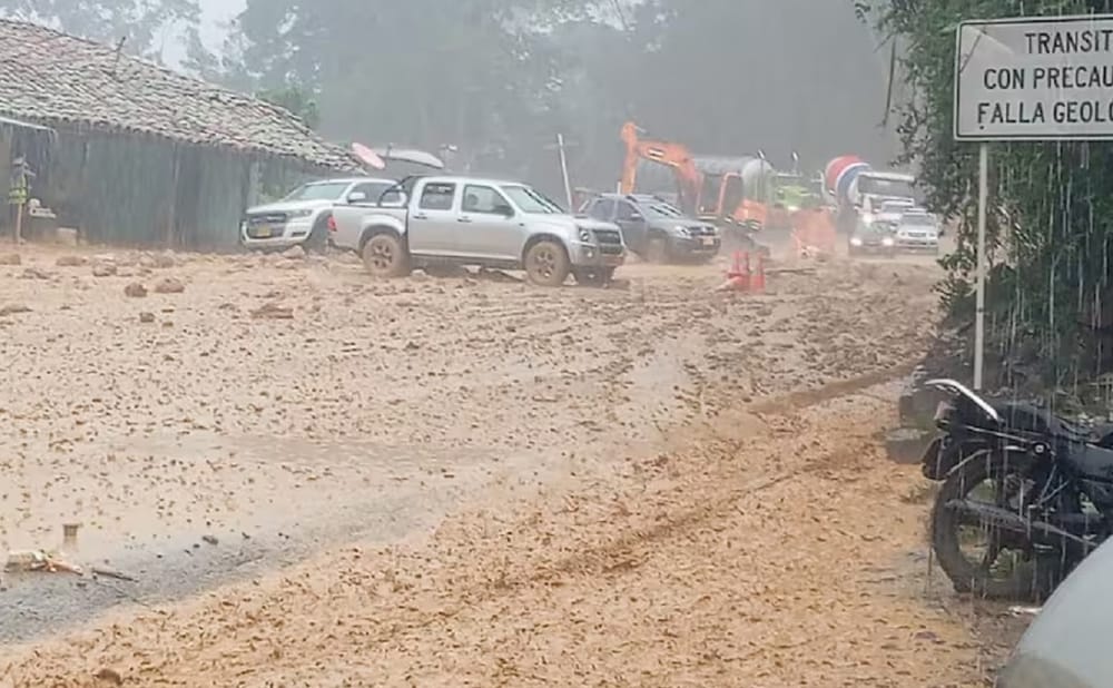 ÚLTIMA HORA: Derrumbe en Lisboa deja sin paso la vía Bucaramanga-Barrancabermeja imagen de la publicación