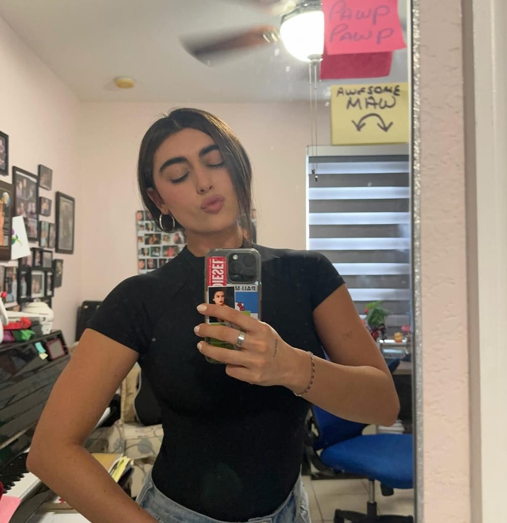 Dedicatoria a los amores de revista de Pau Mor imagen de la publicación