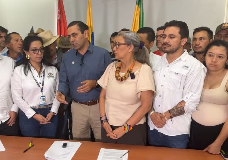 ÚLTIMA HORA: Gobernador de Santander oficializó preacuerdo que permite levantamiento de bloqueos en Santander imagen de la publicación