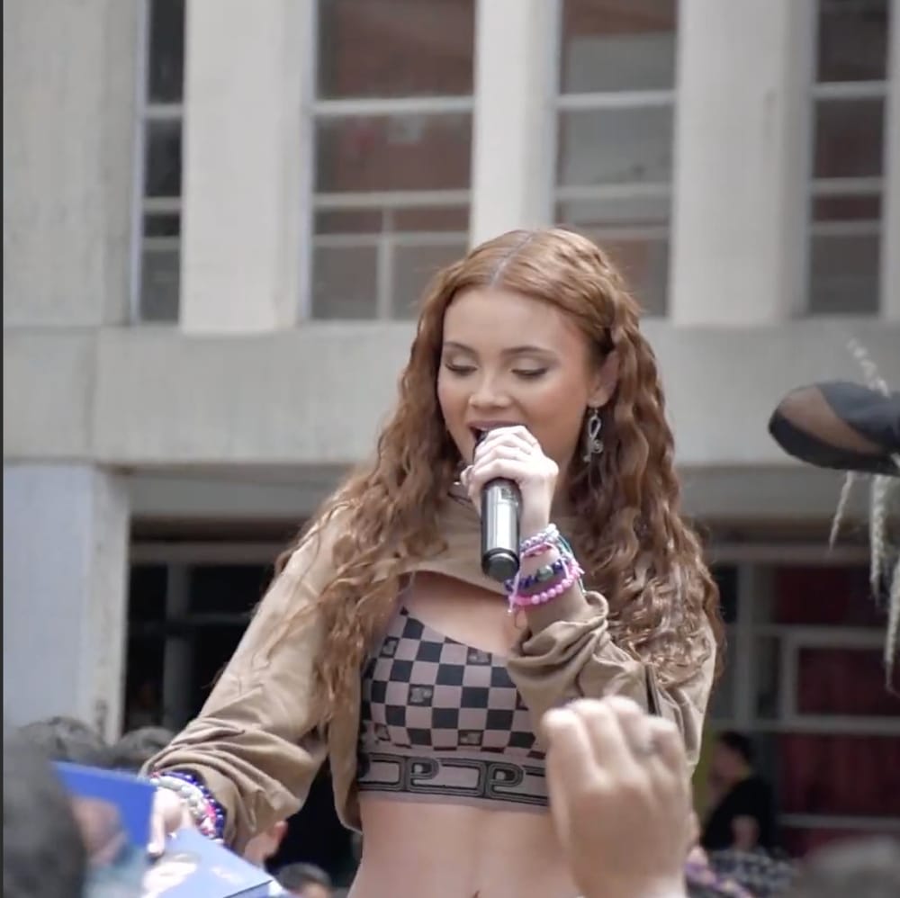 Elena emociona a estudiantes colombianos imagen de la publicación