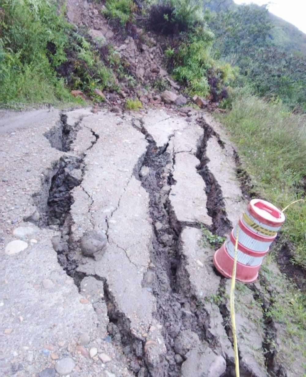 VIDEO. Intensas lluvias provocan derrumbe en la carretera Charalá-Duitama imagen de la publicación
