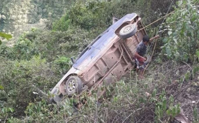 Vehículo rodó por abismo en jurisdicción de Rionegro imagen de la publicación