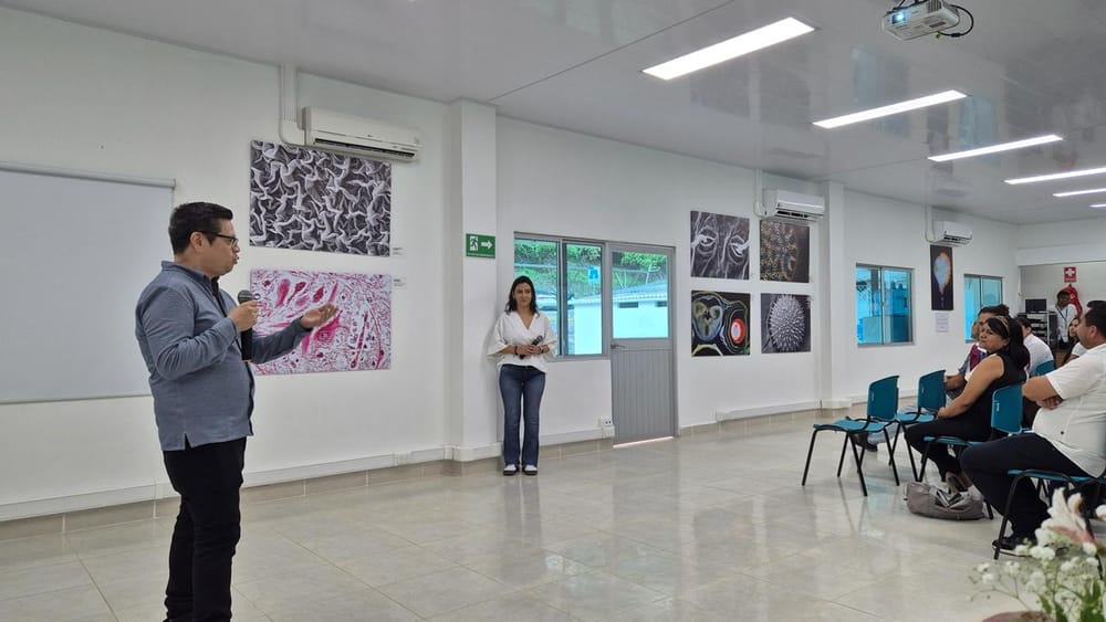 Exhibición "Arte y ciencia a través del microscopio" llega a AGROSAVIA imagen de la publicación