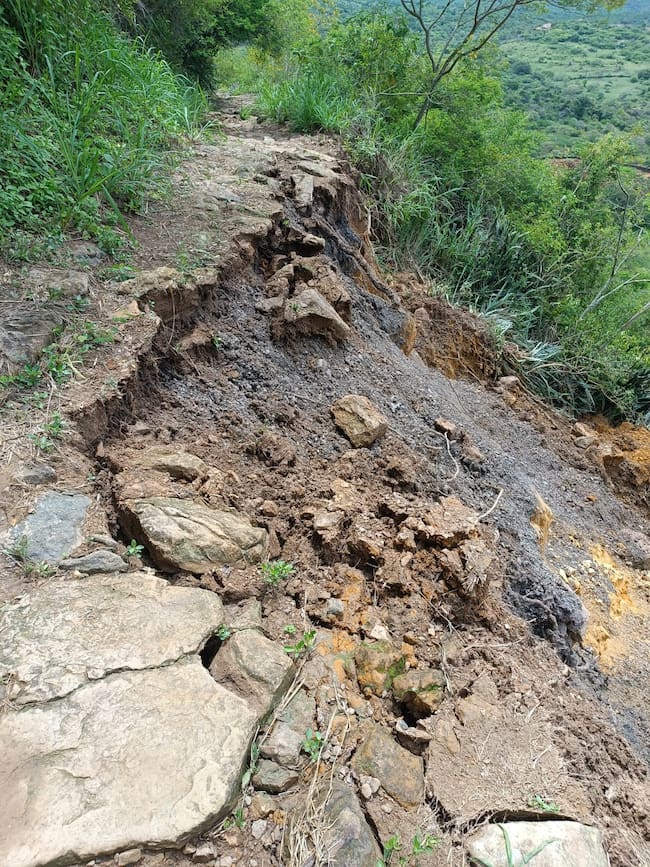 Derrumbe afecta el Camino Real Lengerke imagen de la publicación