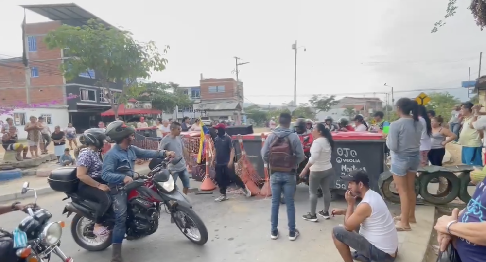 Protestan en Zapatoca por abandono de vías imagen de la publicación